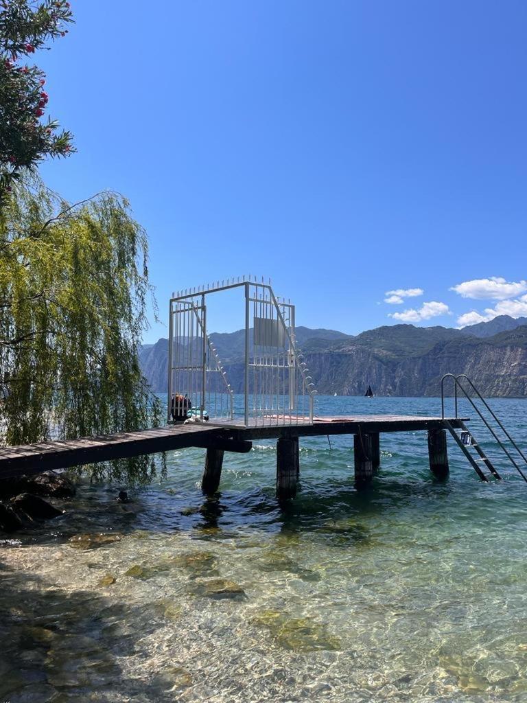 מאלצ'סינה Lake View Luca Apartment מראה חיצוני תמונה